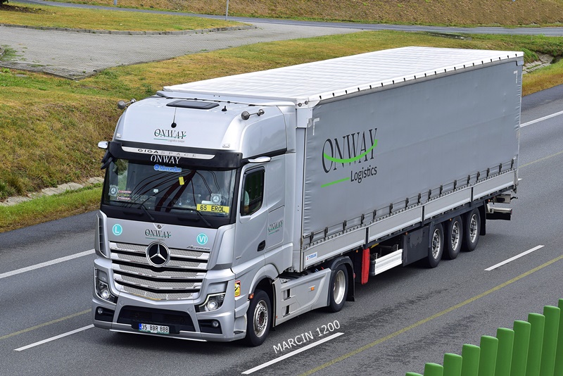 _DSC6924-crop-Onway Logistics -Mercedes-Benz Actros MP5.JPG