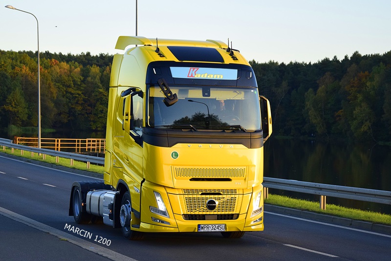 _DSC8439-crop-KADAM-VOLVO FH AERO.JPG