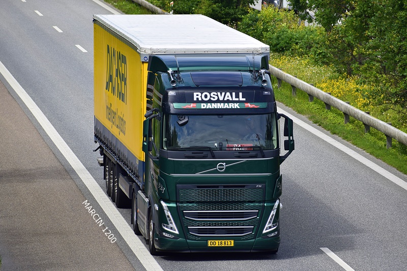 _DSC4603 ROSVALL-crop-VOLVO FH V.JPG