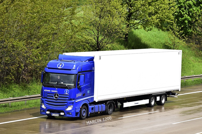 _DSC6836-crop-Mercedes-Benz Actros MP4-KUEHNE NAGEL.JPG