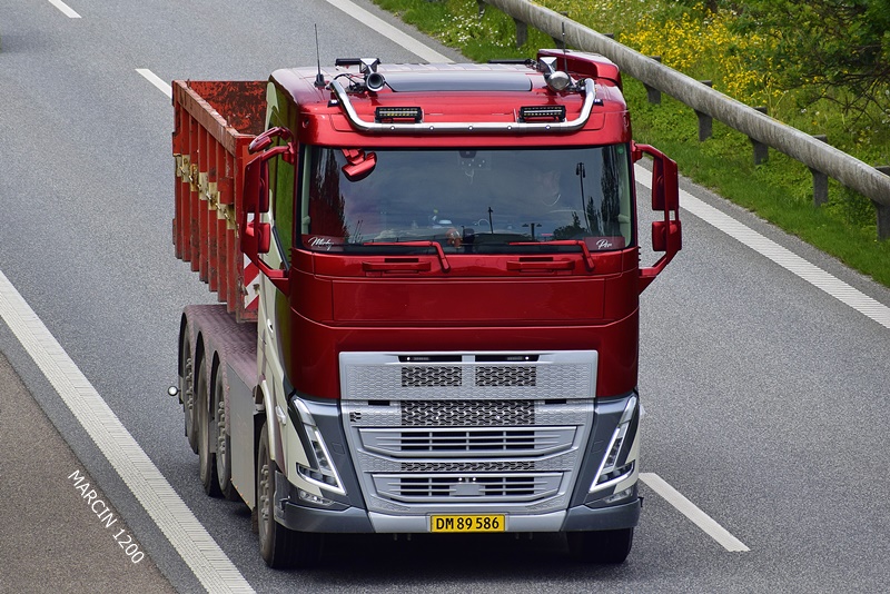 _DSC4670 VOLVO FH V-crop.JPG