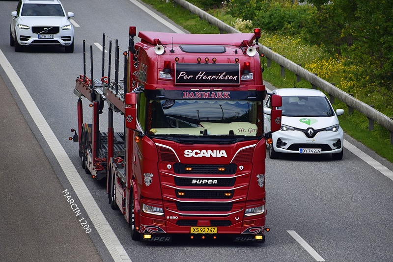 _DSC4564 PER HENRIKSEN-crop-SCANIA S520 V8.JPG