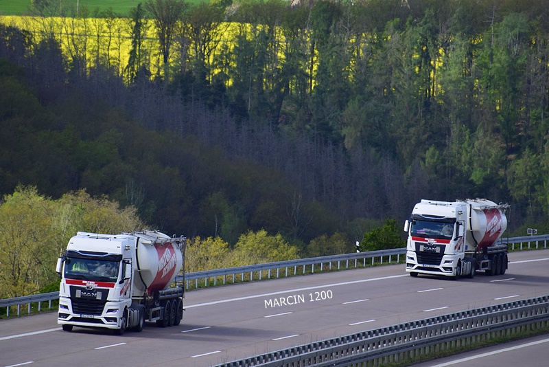 _DSC2709 WALTER SCHMIDT-crop-MAN TGX II.JPG