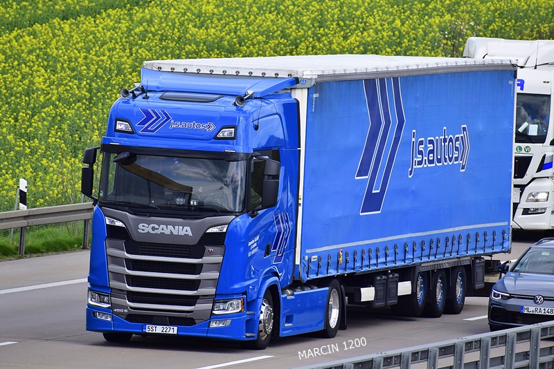 _DSC2111 J.S.AUTOS-crop-MAN TGX II.JPG