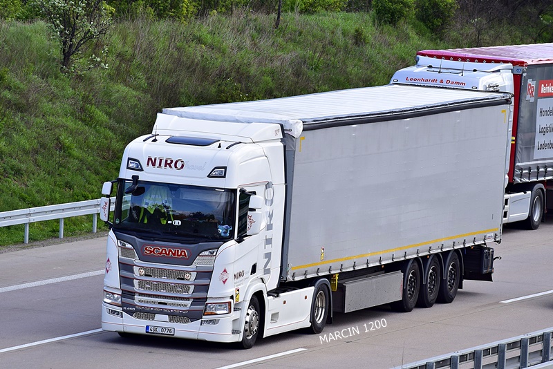 _DSC2606 NIRO TRAVEL-crop-SCANIA R450 NG.JPG