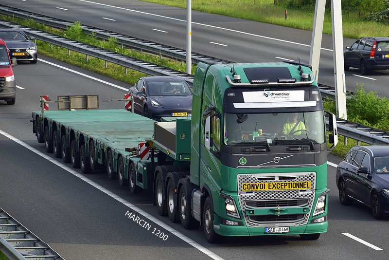 _DSC3411 SCHWANDNER-crop-VOLVO FH IV.JPG