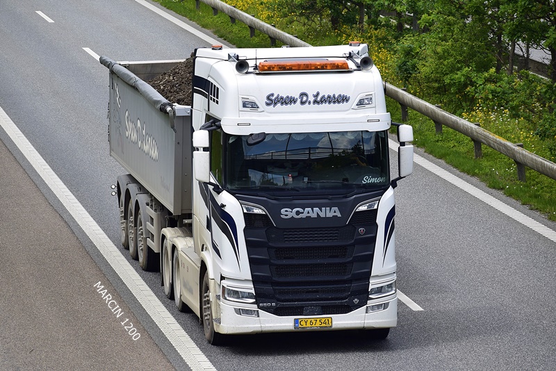 _DSC4643 SOREN D.LARSEN-crop-SCANIA S650 V8.JPG