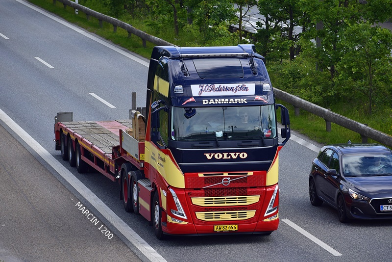 _DSC4833 J.O.PEDERSEN-crop-VOLVO FH V.JPG
