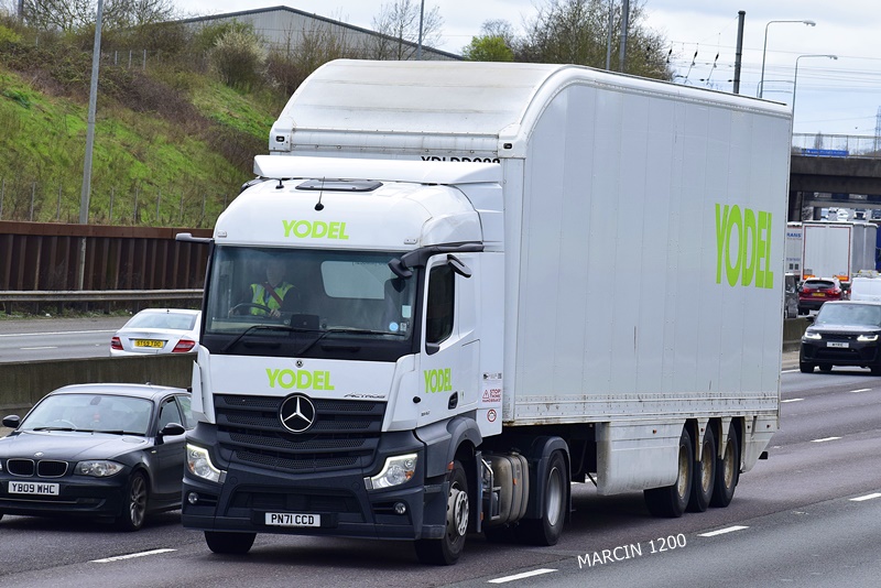 _DSC0536-crop-Yodel-Mercedes-Benz Actros MP5.JPG