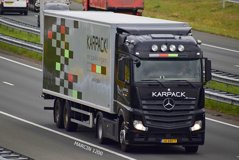 _DSC4411-crop-KARPACK-Mercedes-Benz Actros MP4.JPG