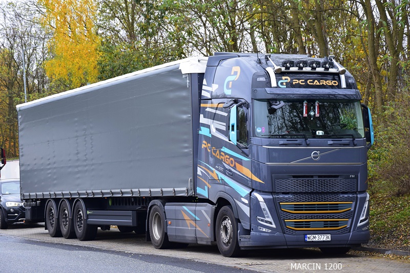 _DSC9588-crop-PC CARGO-VOLVO FH V.JPG