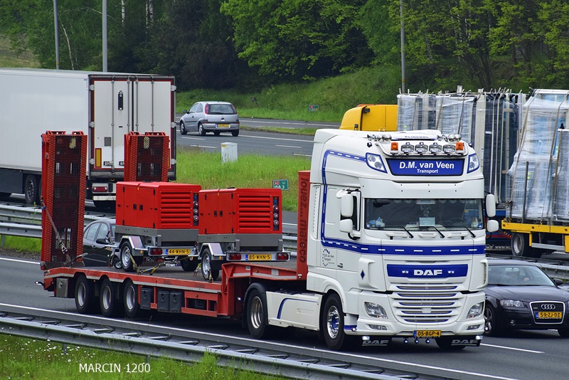 _DSC4206-crop-D.M. van Veen -DAF XF 106.JPG