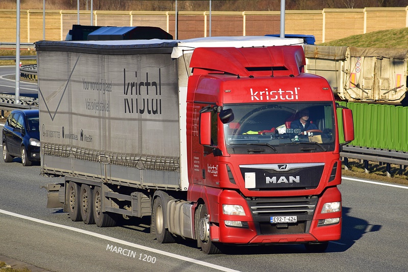 _DSC00011 (2800)-crop-KRISTAL-MAN TGX.JPG