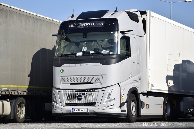 _DSC00011 (1559)-crop-VOLVO AERO.JPG