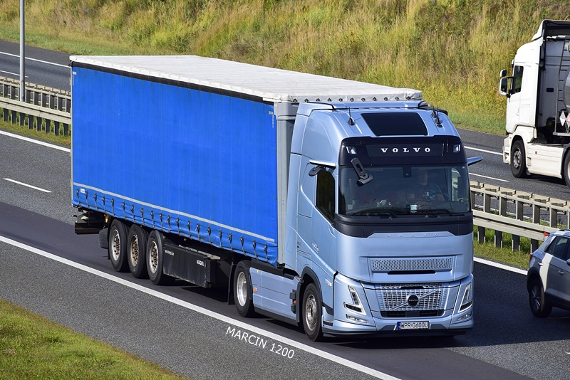 _DSC00011 (1975)-crop-VOLVO AERO.JPG