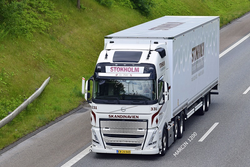 _DSC4525 STOKHOLM-crop-VOLVO FH V.JPG