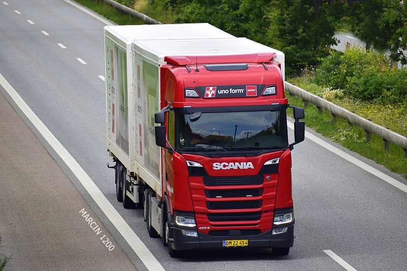 _DSC4657 UNO FORM-crop-SCANIA S460 NG.JPG