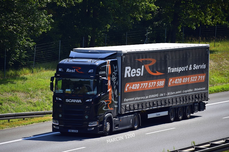 _DSC00011 (1350)-crop-RESL-SCANIA S450-KRONE.JPG