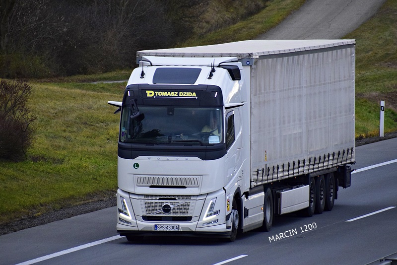 _DSC0782 TOMASZ DZIDA-crop-VOLVO FH AERO.JPG