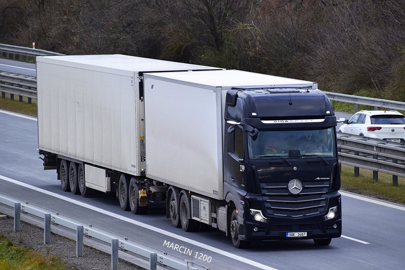 _DSC0723 BIOFER-crop-Mercedes-Benz Actros MP5 BigSpace-25,25m.JPG