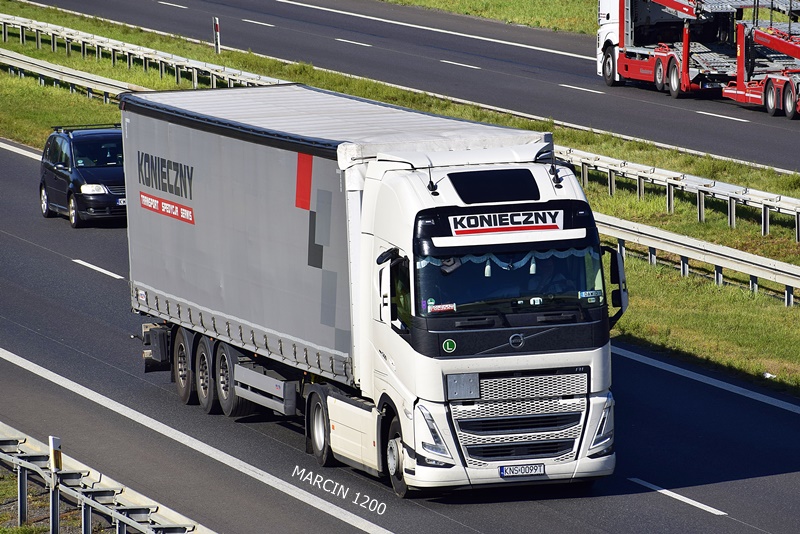 _DSC00011 (1766)-crop-KONIECZNY-VOLVO FH V.JPG