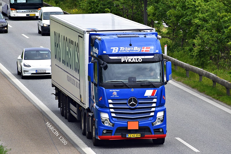_DSC4915 TORBJORN BAY-crop-Mercedes-Benz Actros MP5.JPG