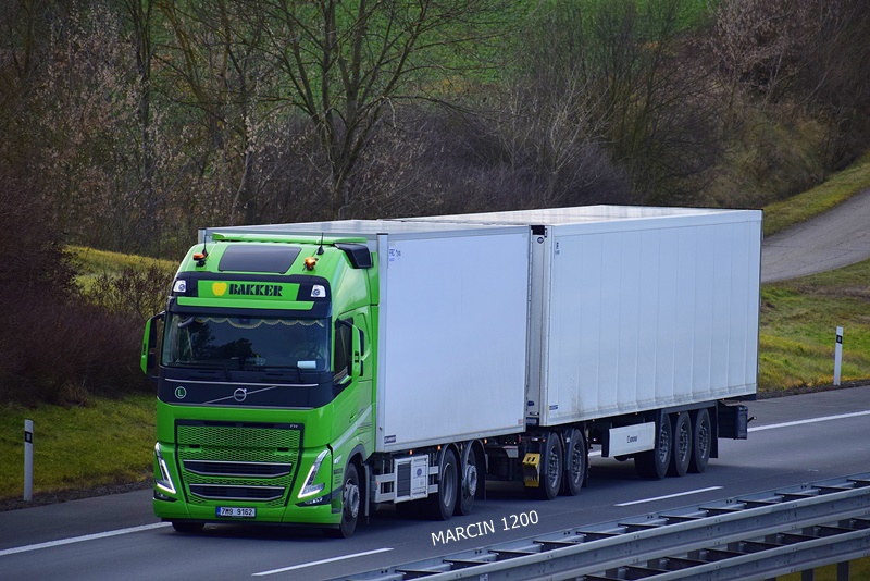 _DSC0189 BAKKER-25,25m-crop-VOLVO FH V.JPG