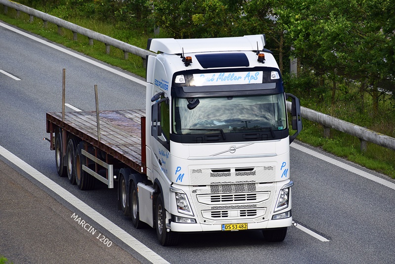 _DSC4371 POUL MOLLER-crop-VOLVO FH IV.JPG