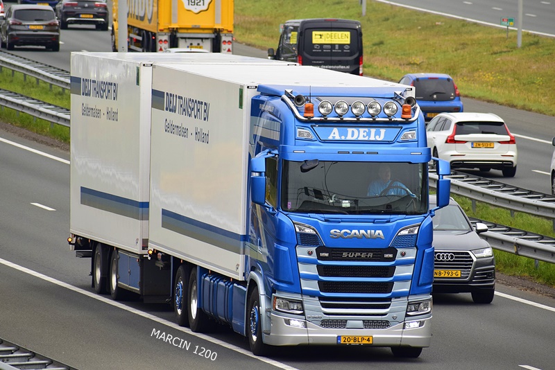 _DSC4169-crop-A.Deij-SCANIA S520 V8.JPG