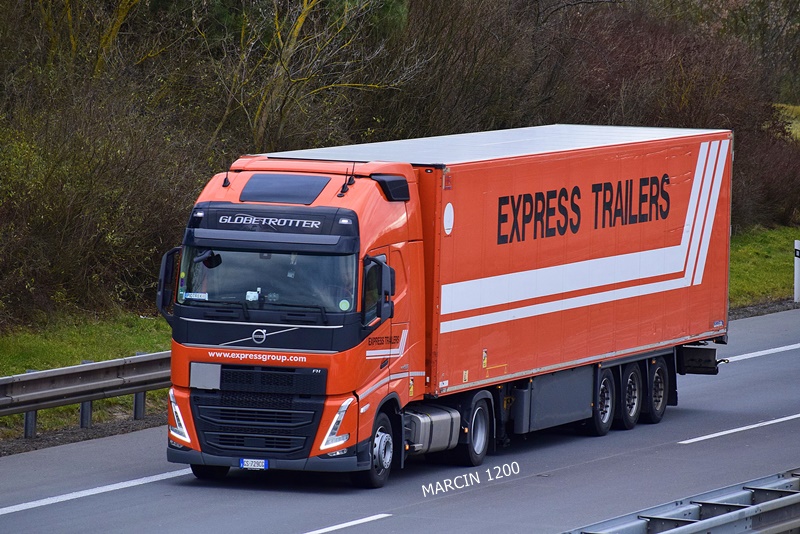 _DSC0744 EXPRESS TRAILERS-crop-VOLVO FH V.JPG