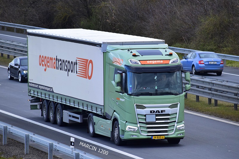 _DSC0241 OEGEMA TRANSPORT-crop-DAF XG.JPG