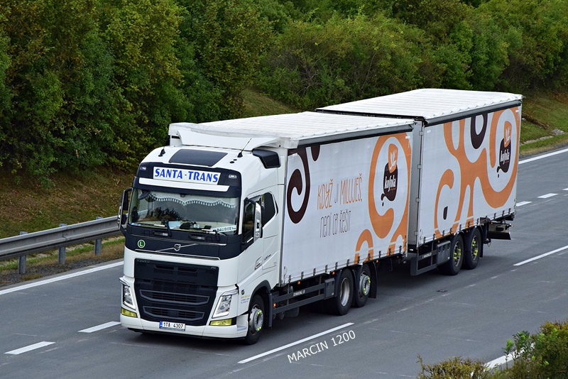 _DSC8453-crop-Santa-trans-VOLVO FH IV.JPG