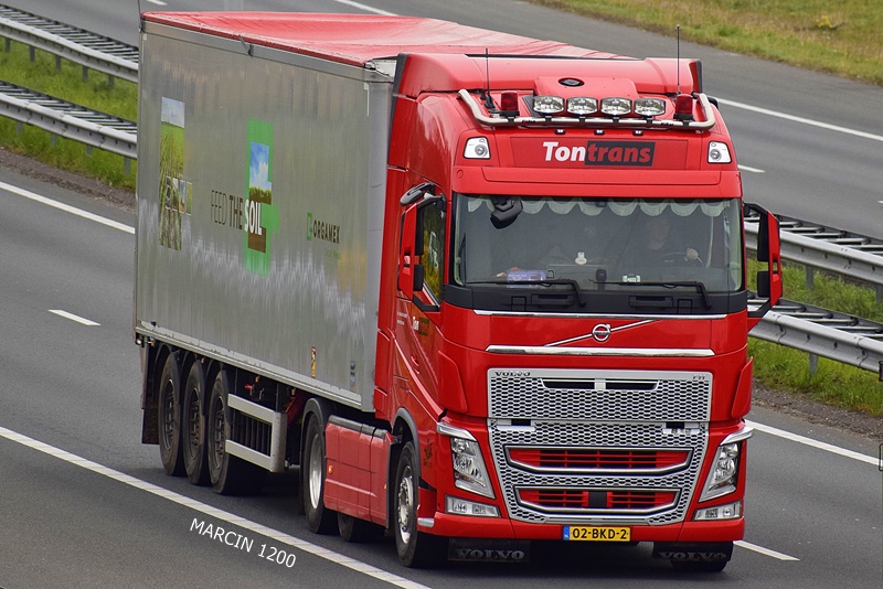 _DSC4270-crop-Ton Trans B.V.-VOLVO FH IV.JPG