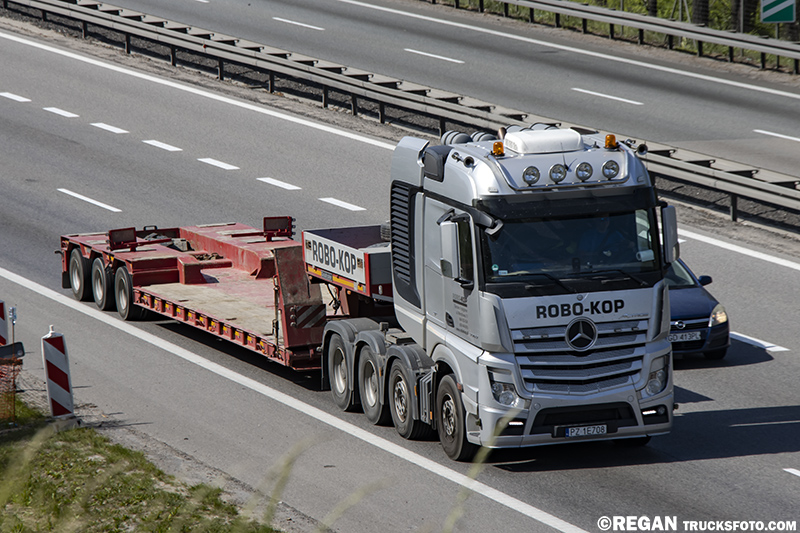 Mercedes-Benz Actros 3363 - Robo-Kop.jpg