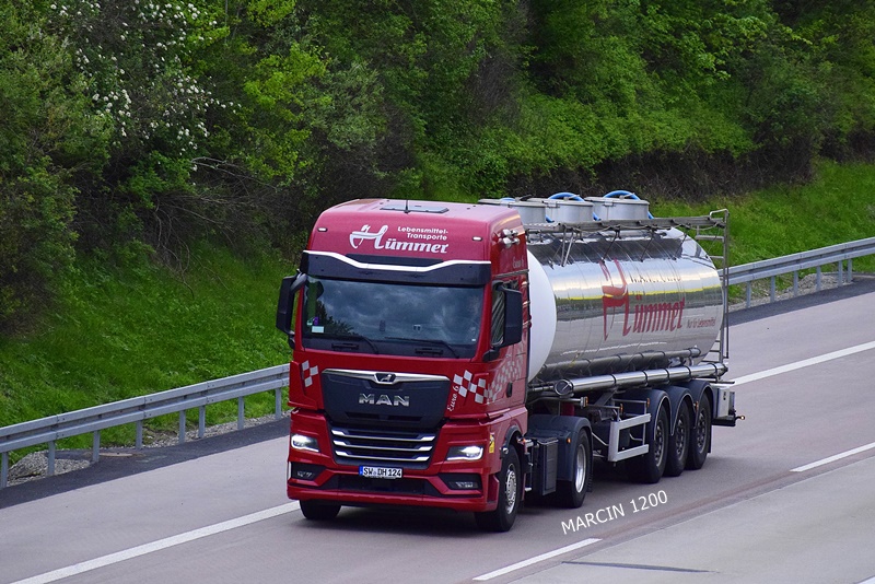 _DSC2315 HUMMER-crop-MAN TGX II.JPG