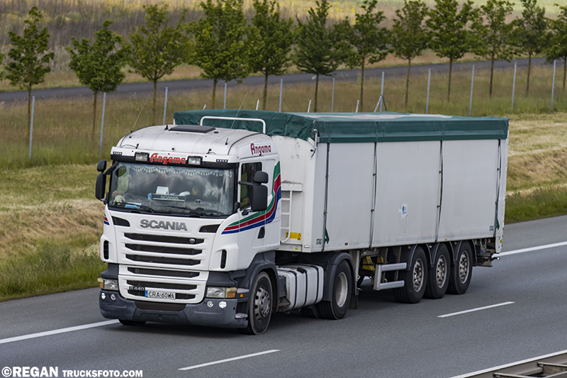 Scania R440 - Angama.jpg