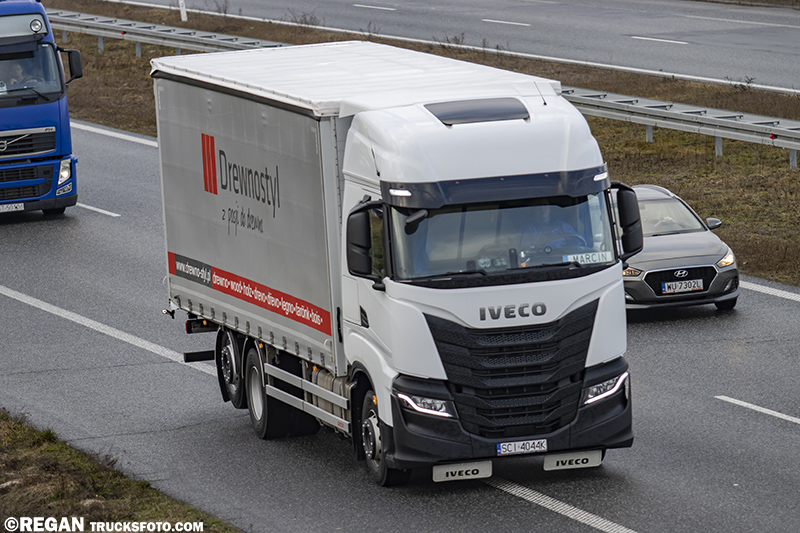 Iveco S-Way - Drewnostyl.jpg