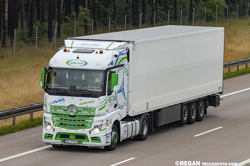 Mercedes-Benz Actros MP4 - Garchem.jpg