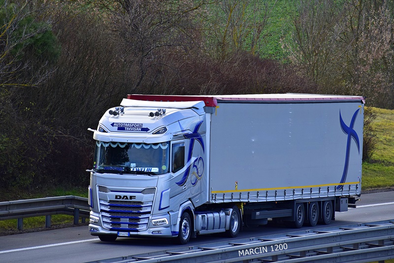 _DSC0307 AUTOTRANSPORTI TREVISAN-crop-DAF XG.JPG