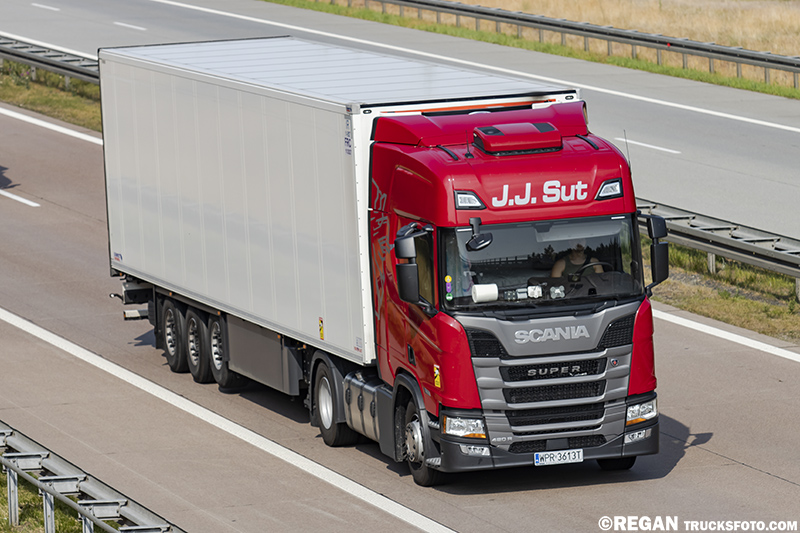 Scania 420R Super - J.J. Sut.jpg
