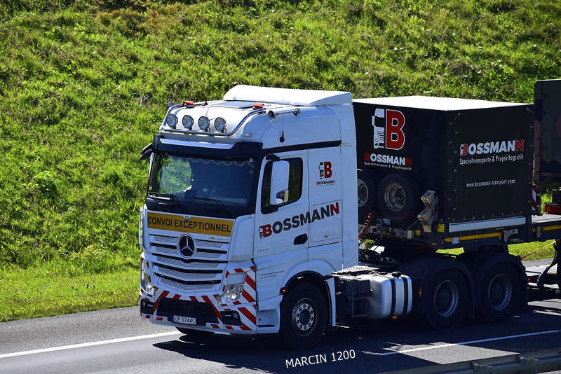 _DSC6440-crop-Mercedes-Benz Actros MP5 - Bossmann.JPG