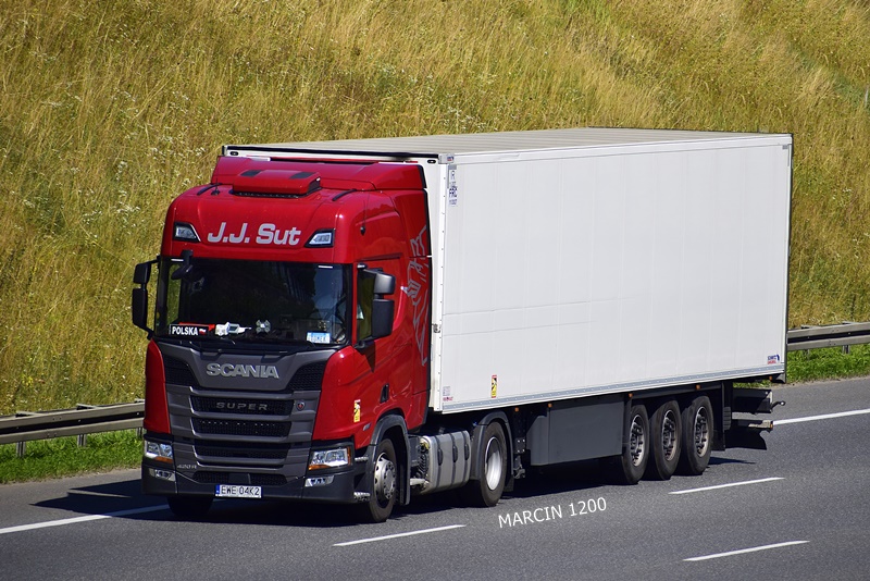 _DSC6008-crop-Scania 420R SUPER - J.J. Sut.JPG