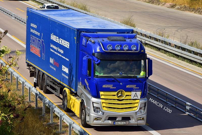 _DSC2715-crop-Hartung Spedition-Mercedes-Benz Actros MP4.JPG