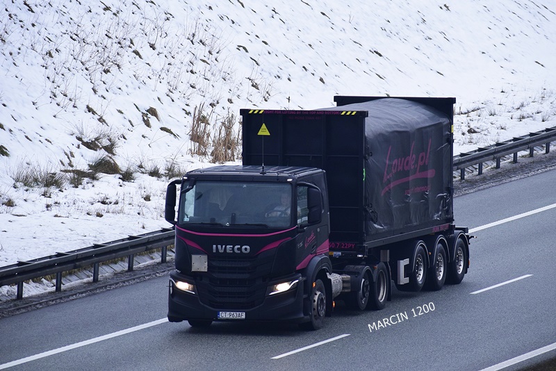 _DSC00011 (2730)-crop-LAUDE-Iveco S-Way.JPG