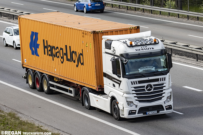 Mercedes-Benz Actros - Niemaszyk.jpg