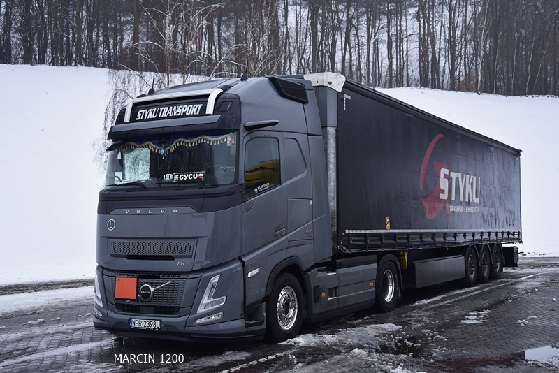 _DSC0869 STYKU TRANSPORT-crop-VOLVO FH AERO.JPG