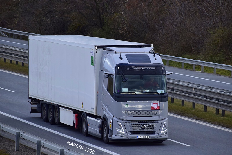 _DSC0693 VOLVO FH AERO-crop---.JPG