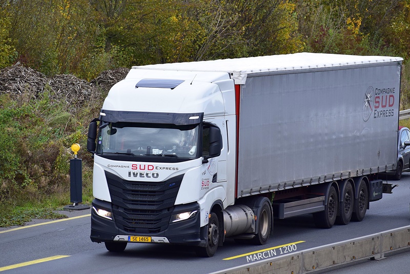 _DSC8206 SUD-crop-Compagnie Sud Express-IVECO S-WAY.JPG