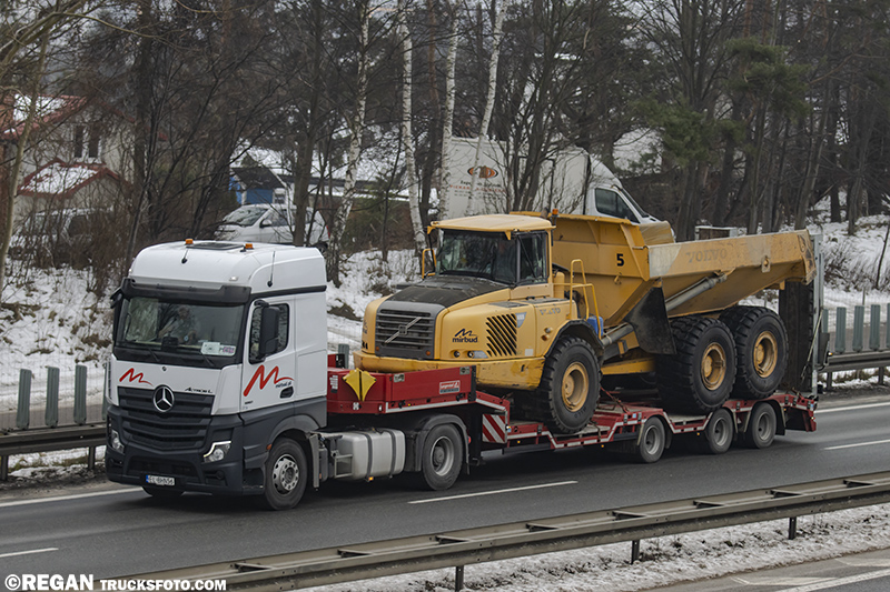 Mercedes-Benz Actros L - Mirbud Volvo A30D.jpg