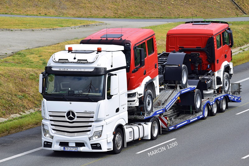 _DSC00011 (1711)-crop-Mercedes-Benz Actros MP5 - Mini Heavy Transport.JPG